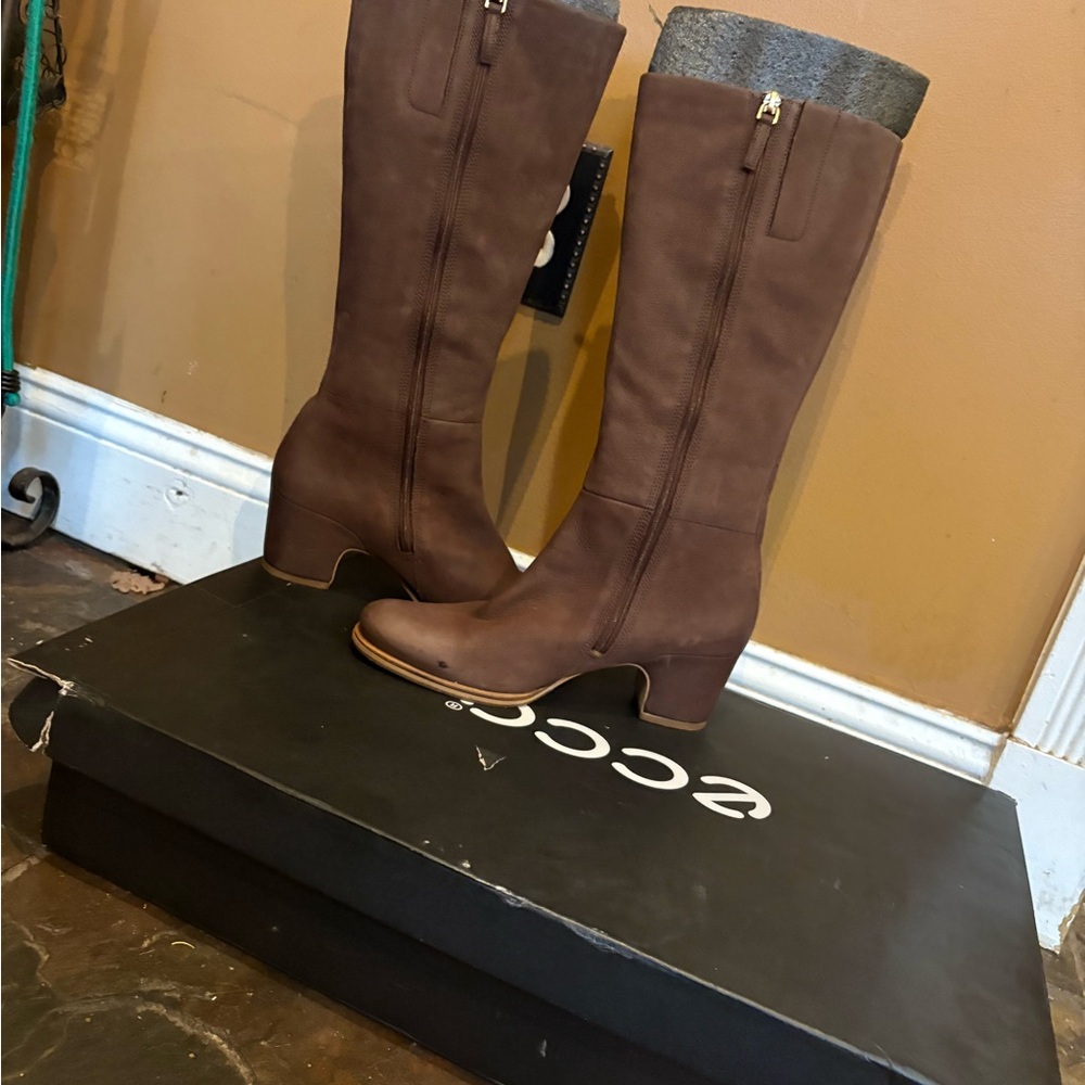 Ecco Women's Heeled Boots - Picture 14 of 15